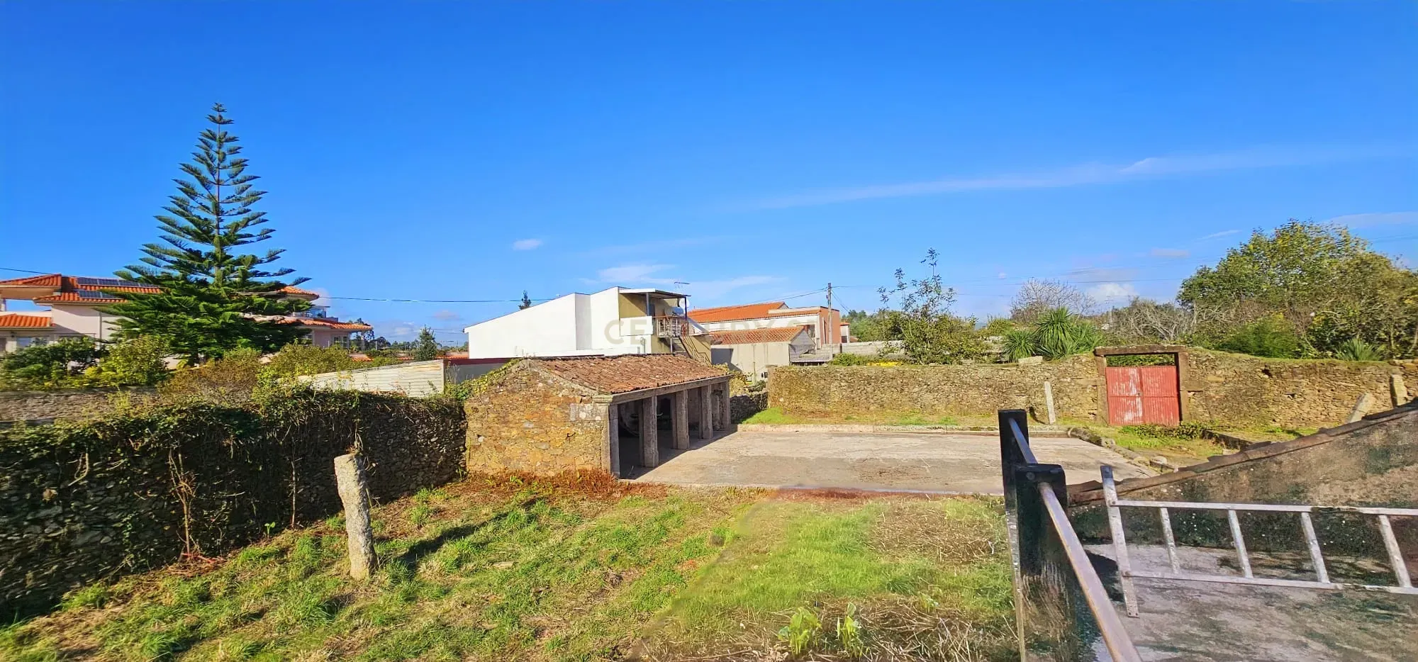 Casa para Recuperar em Braga, Ideal para Investimento - Image 11