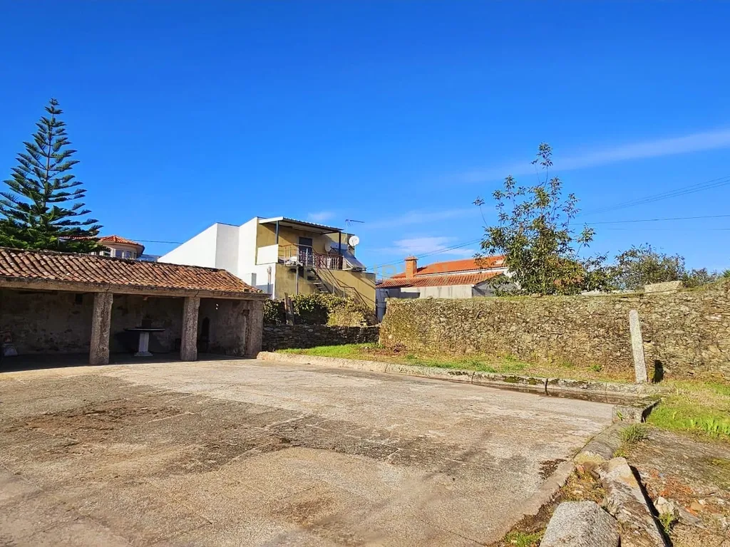 Casa para Recuperar em Barqueiros, Ideal para Investimento - Image 15