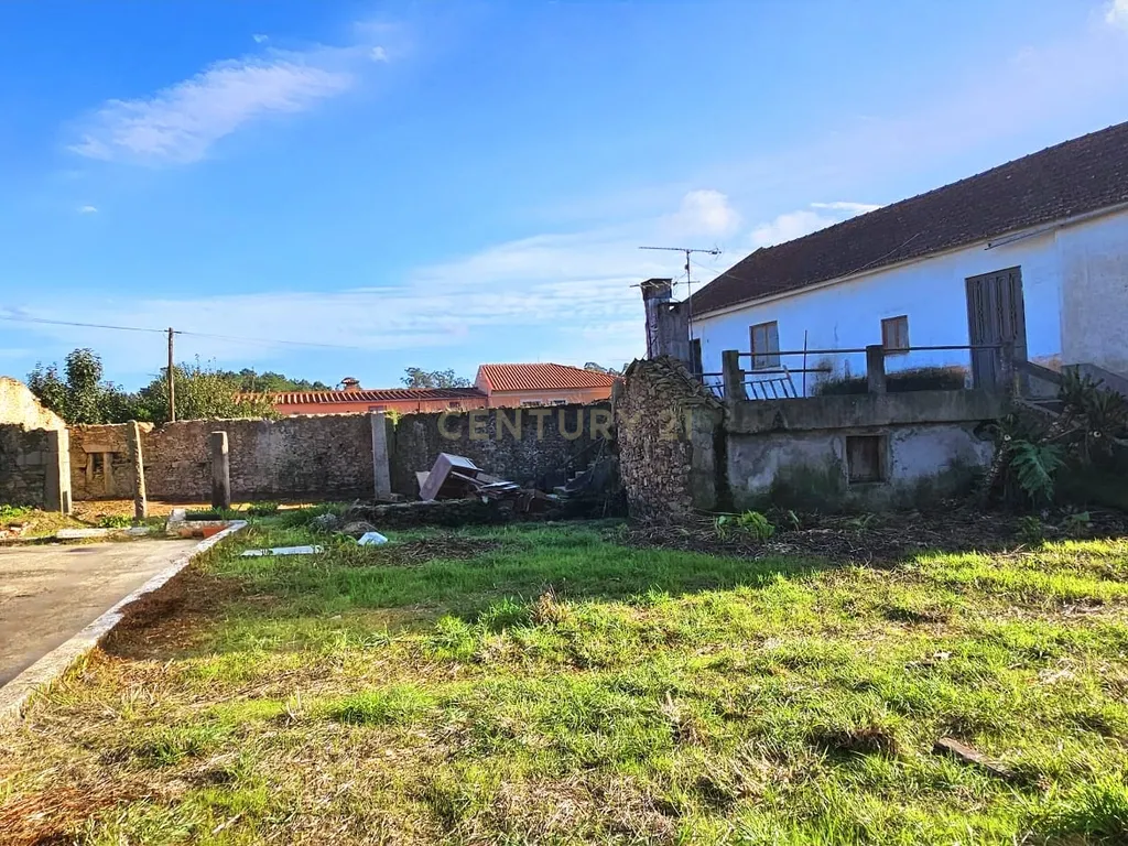 Casa para Recuperar em Barqueiros, Ideal para Investimento - Image 9