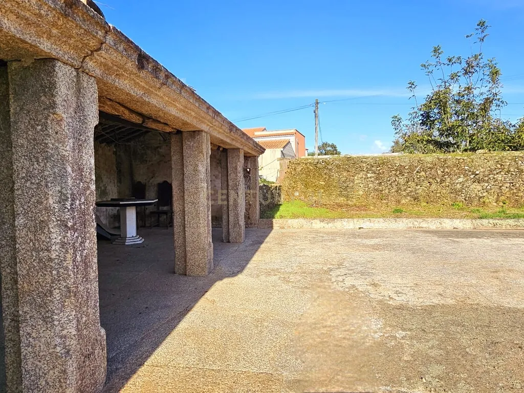 Casa para Recuperar em Barqueiros, Ideal para Investimento - Image 18