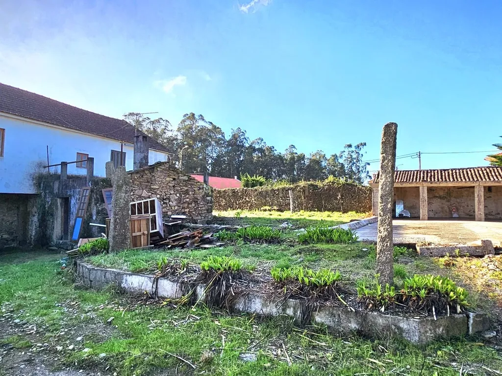 Casa para Recuperar em Barqueiros, Ideal para Investimento - Image 16