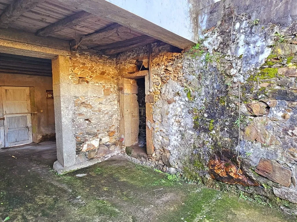 Casa para Recuperar em Barqueiros, Ideal para Investimento - Image 27