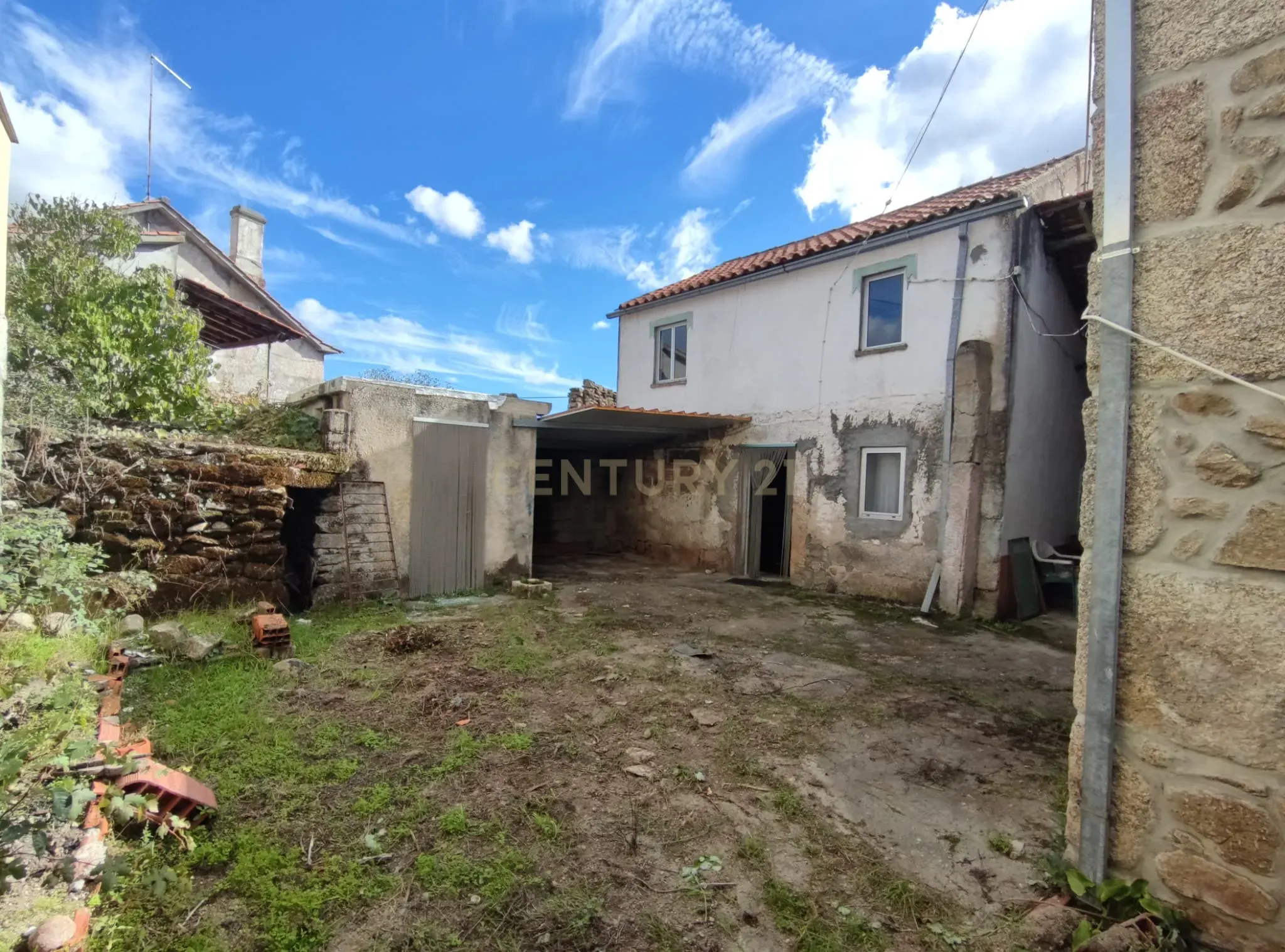 Moradia para renovação em Martim Pega, Sabugal - Image 2