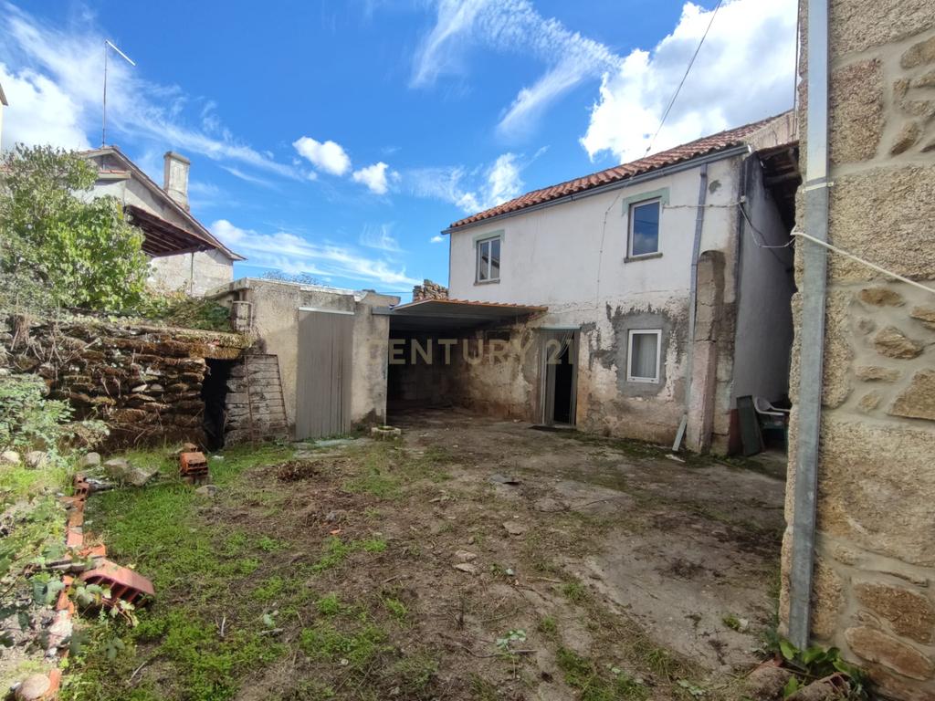 Moradia para renovação em Martim Pega, Sabugal - Image 2