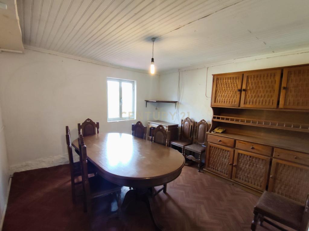 Moradia para renovação em Martim Pega, Sabugal - Image 1