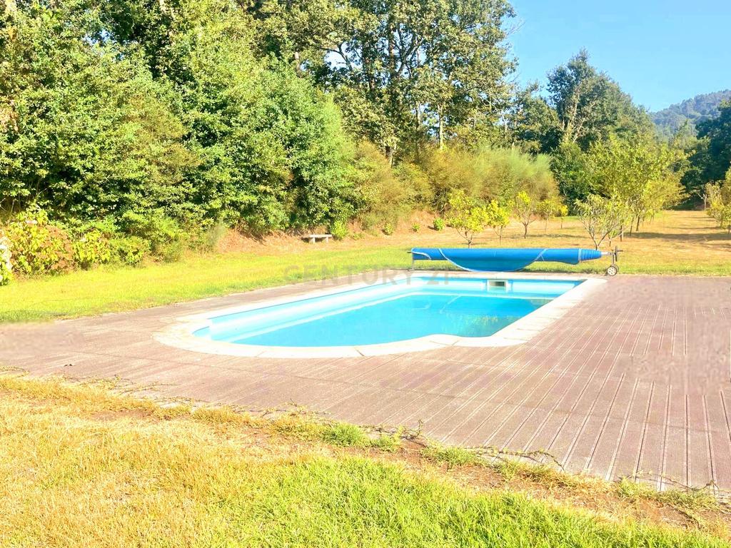 Moradia com quatro quartos  com piscina em Romarigães Paredes de Coura - Image 47