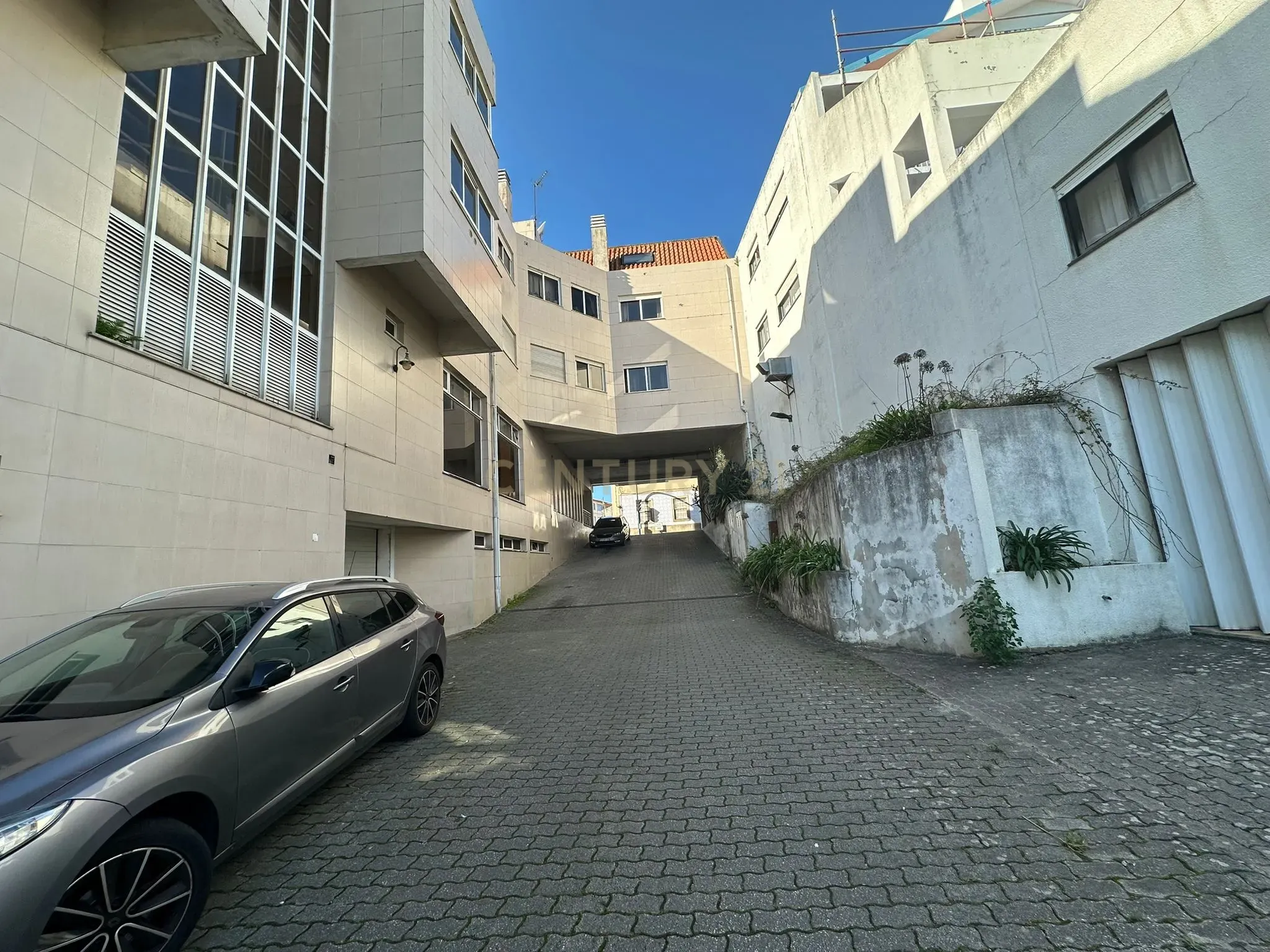 Loja de R/C e cave no centro de Vagos com grande visibilidade - Image 10