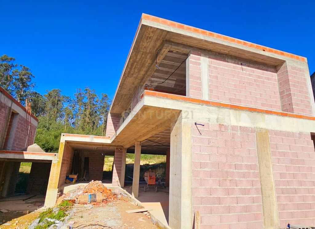 Terreno para Construção de Moradia de Luxo em Laúndos - Image 1