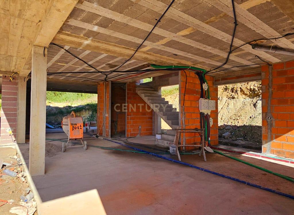 Terreno para Construção de Moradia de Luxo em Laúndos - Image 5