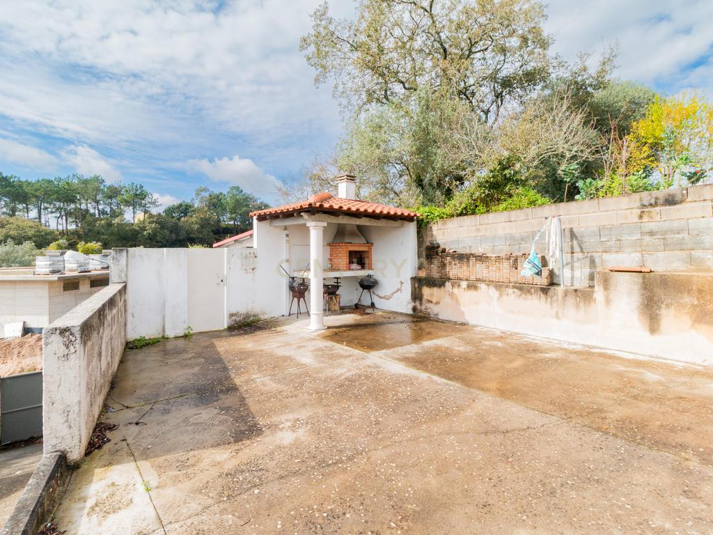 Apartamento Moderno T2 com Sótão e Garagem para Arrendamento na Boavista, Leiria - Image 31