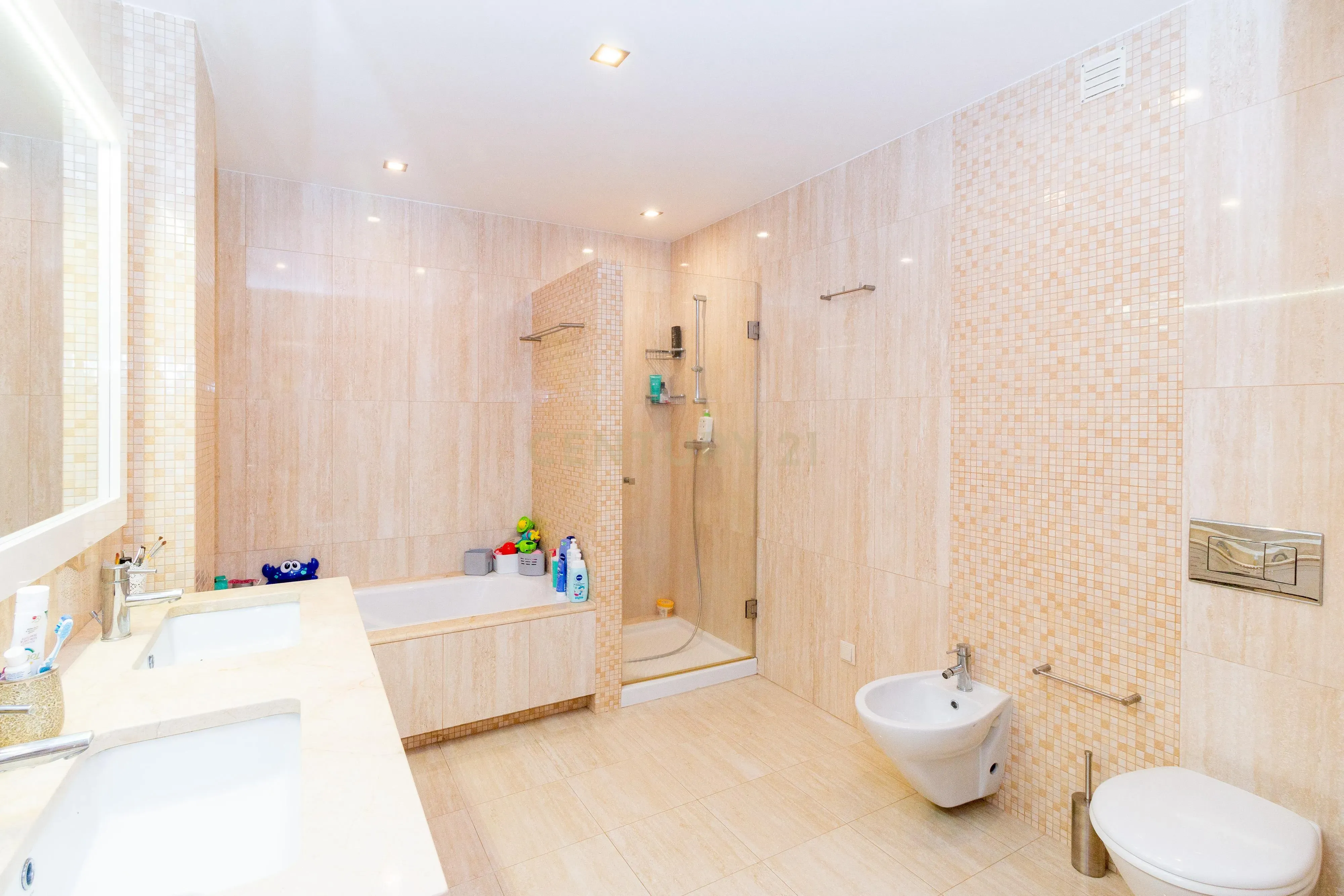 Apartamento Moderno T2 com Sótão e Garagem para Arrendamento na Boavista, Leiria - Image 6