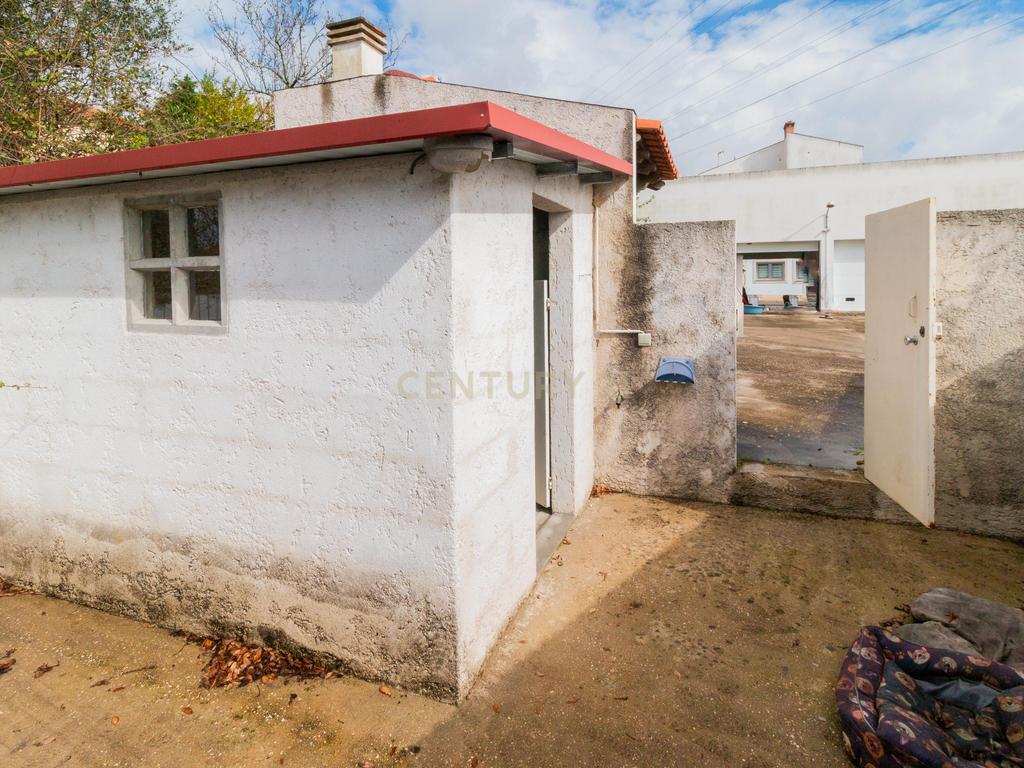 Apartamento Moderno T2 com Sótão e Garagem para Arrendamento na Boavista, Leiria - Image 33