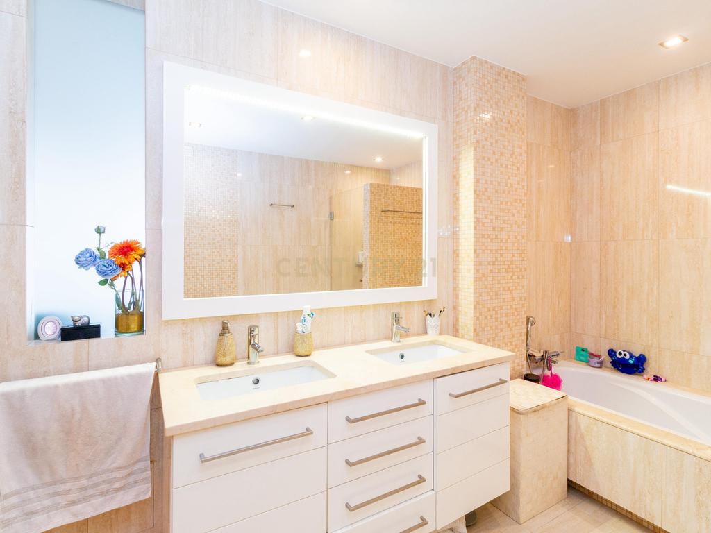 Apartamento Moderno T2 com Sótão e Garagem para Arrendamento na Boavista, Leiria - Image 7
