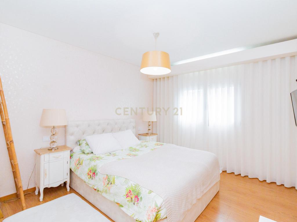 Apartamento Moderno T2 com Sótão e Garagem para Arrendamento na Boavista, Leiria - Image 13