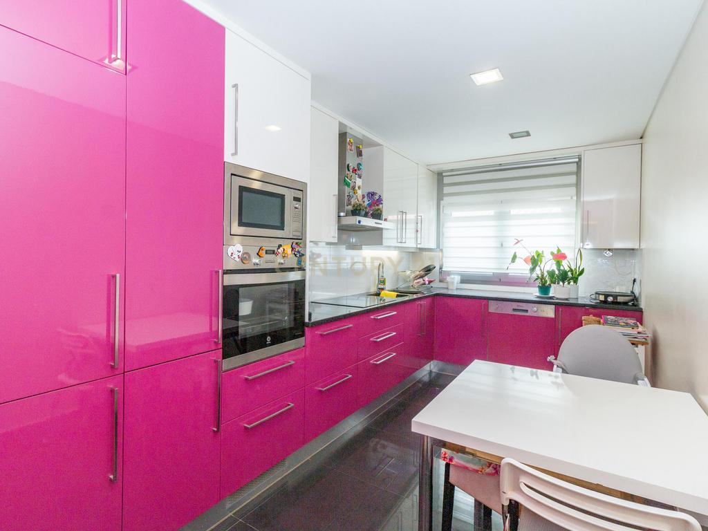 Apartamento Moderno T2 com Sótão e Garagem para Arrendamento na Boavista, Leiria - Image 8