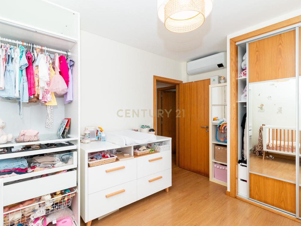Apartamento Moderno T2 com Sótão e Garagem para Arrendamento na Boavista, Leiria - Image 30
