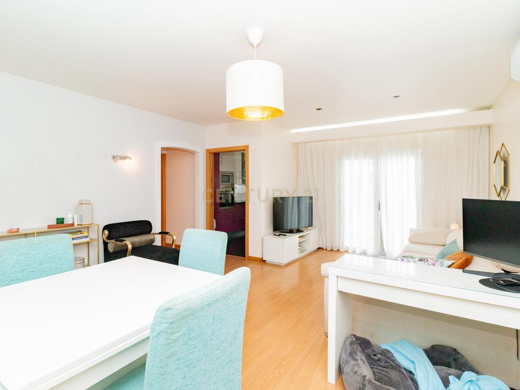 Apartamento Moderno T2 com Sótão e Garagem para Arrendamento na Boavista, Leiria - Image 17