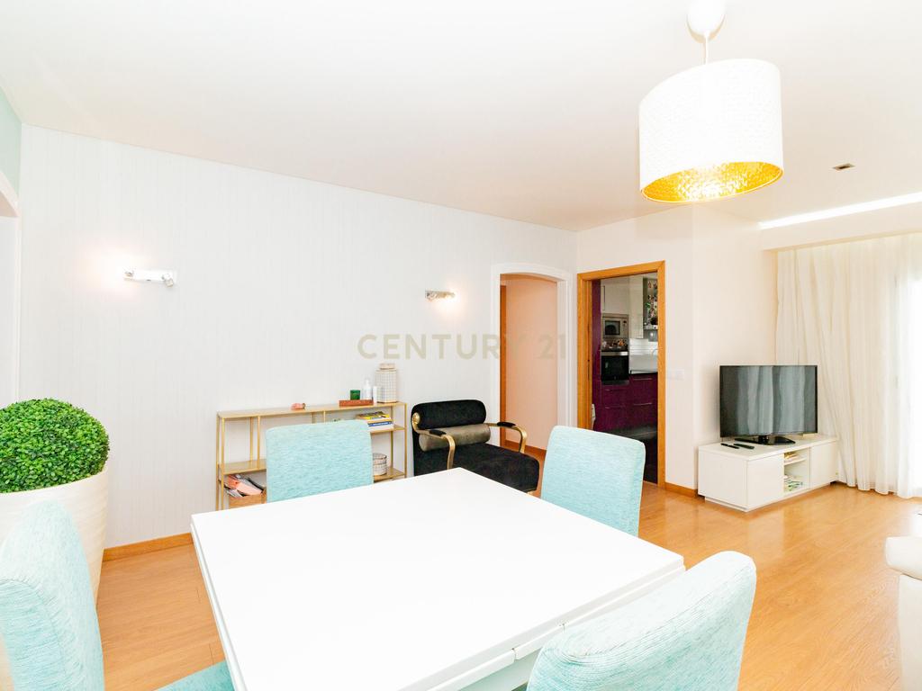 Apartamento Moderno T2 com Sótão e Garagem para Arrendamento na Boavista, Leiria - Image 18