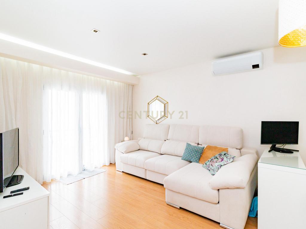 Apartamento Moderno T2 com Sótão e Garagem para Arrendamento na Boavista, Leiria - Image 20