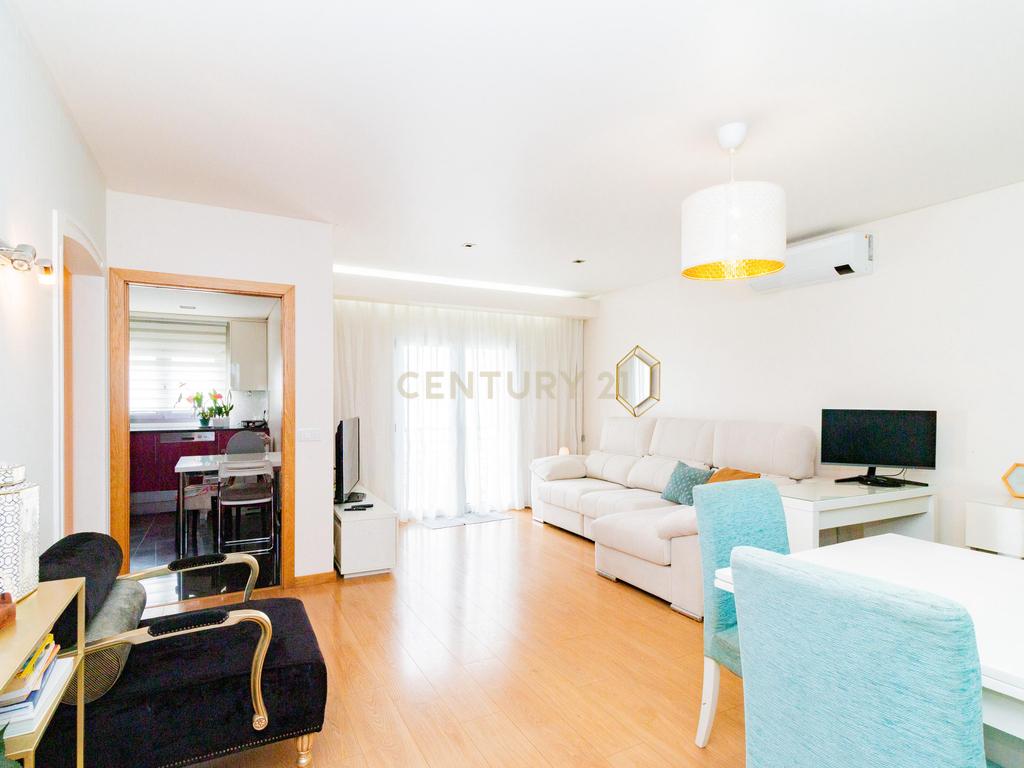 Apartamento Moderno T2 com Sótão e Garagem para Arrendamento na Boavista, Leiria - Image 21