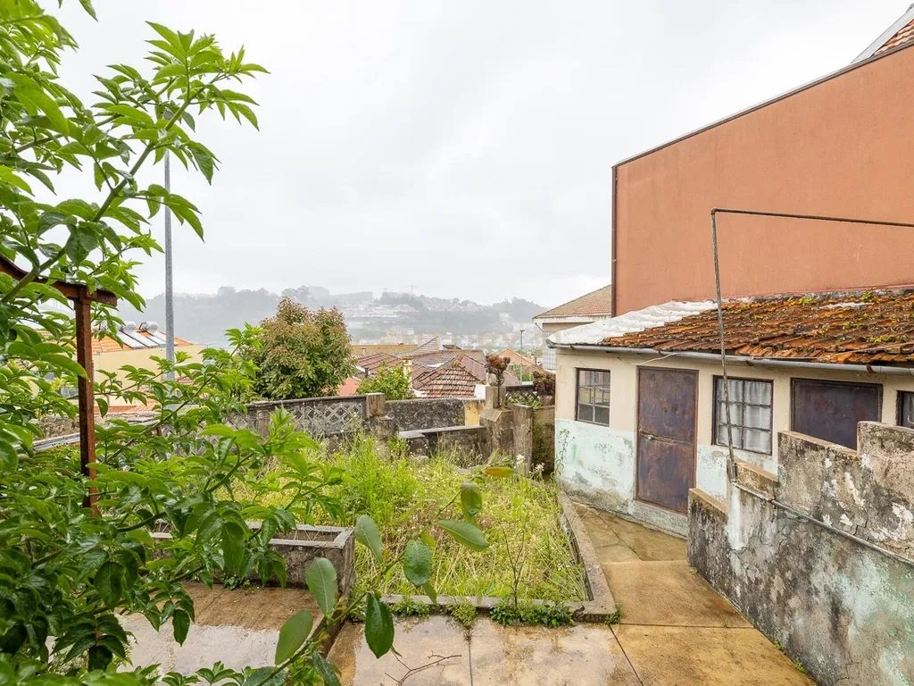 Moradia T4 perto da Ponte da Arrábida em construção. - Image 35