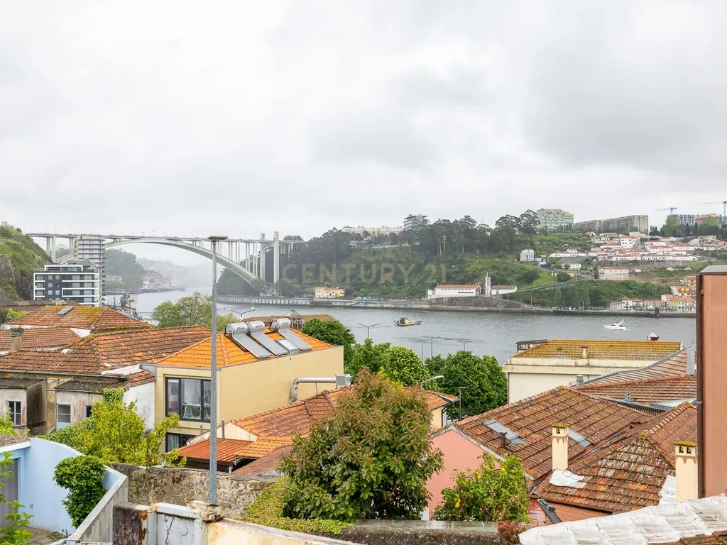 Moradia T4 perto da Ponte da Arrábida em construção. - Image 39