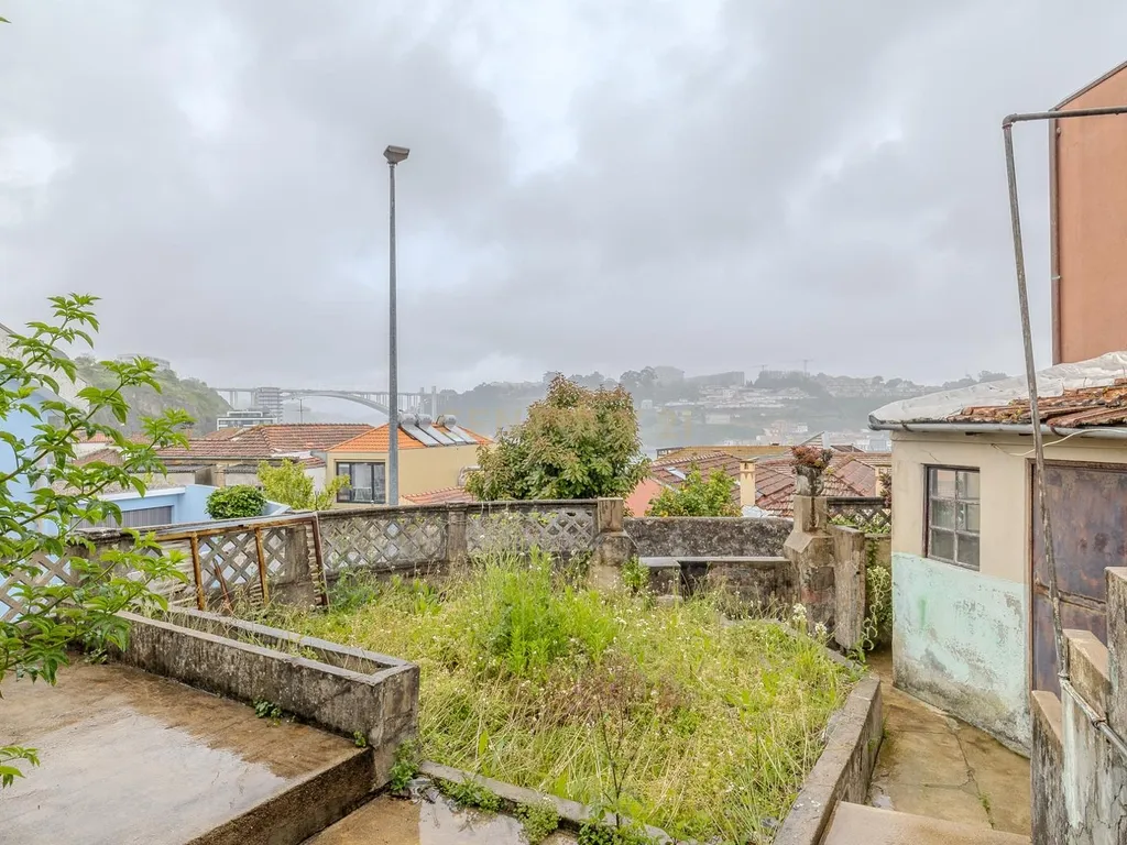 Moradia T4 perto da Ponte da Arrábida em construção. - Image 33