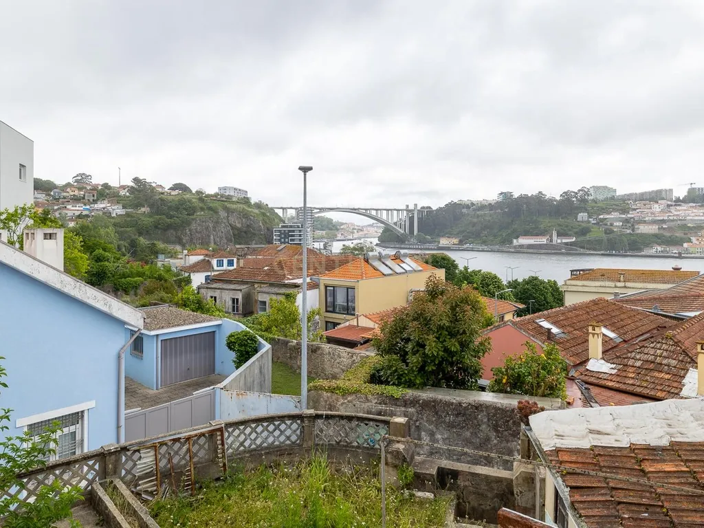 Moradia T4 perto da Ponte da Arrábida em construção. - Image 40