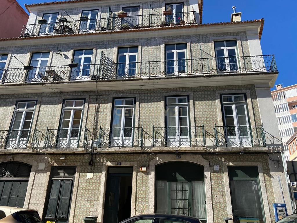Apartamento com 3 quartos na Estrela, Lisboa - Image 1
