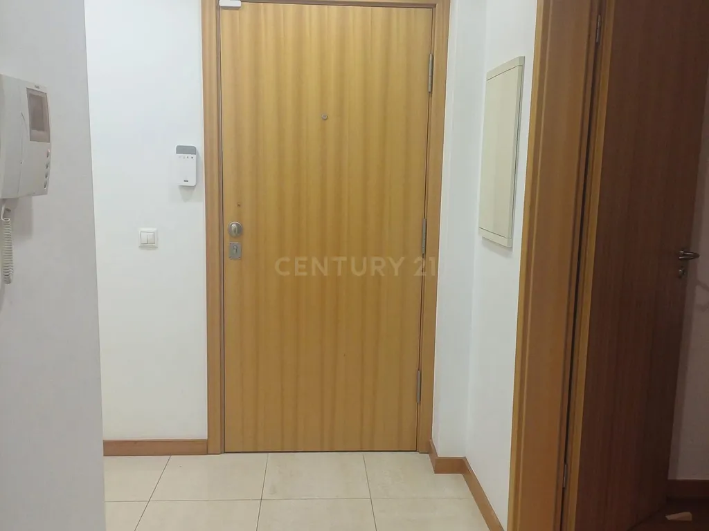 Excelente apartamento T3 - Com Parqueamento - MOBILADO - Image 21