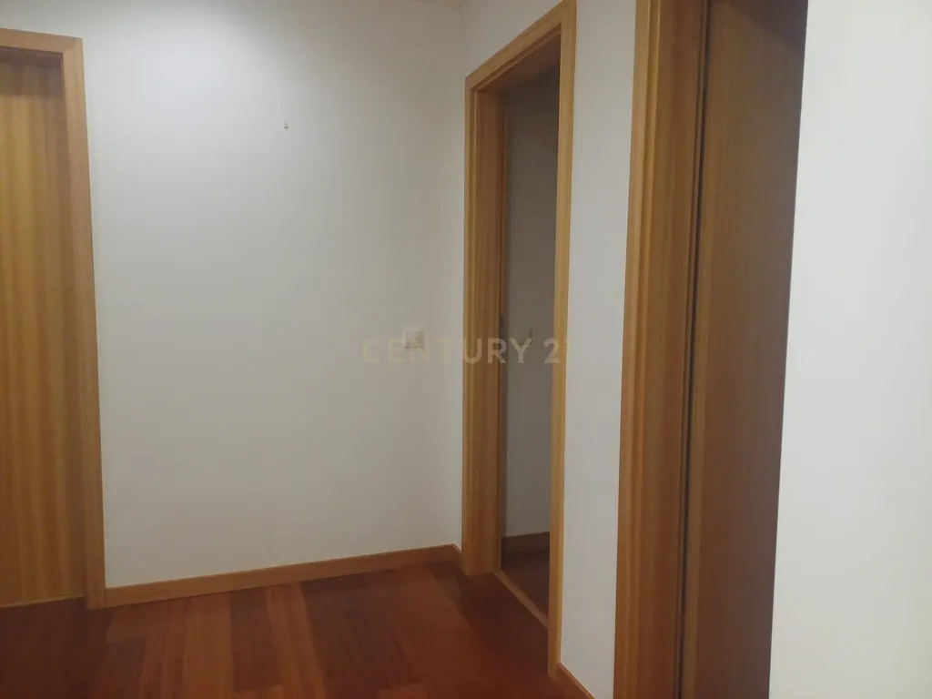 Excelente apartamento T3 - Com Parqueamento - MOBILADO - Image 9