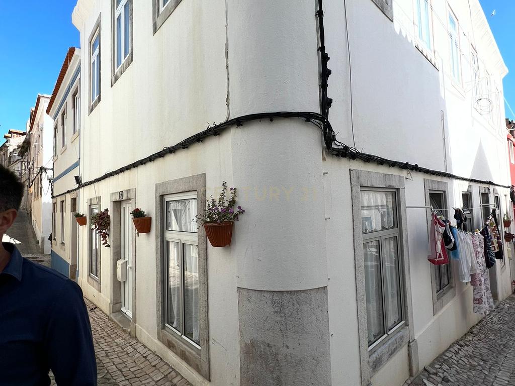 Prédio no Centro de Sesimbra – A 2 Minutos da Praia do Ouro - Image 3