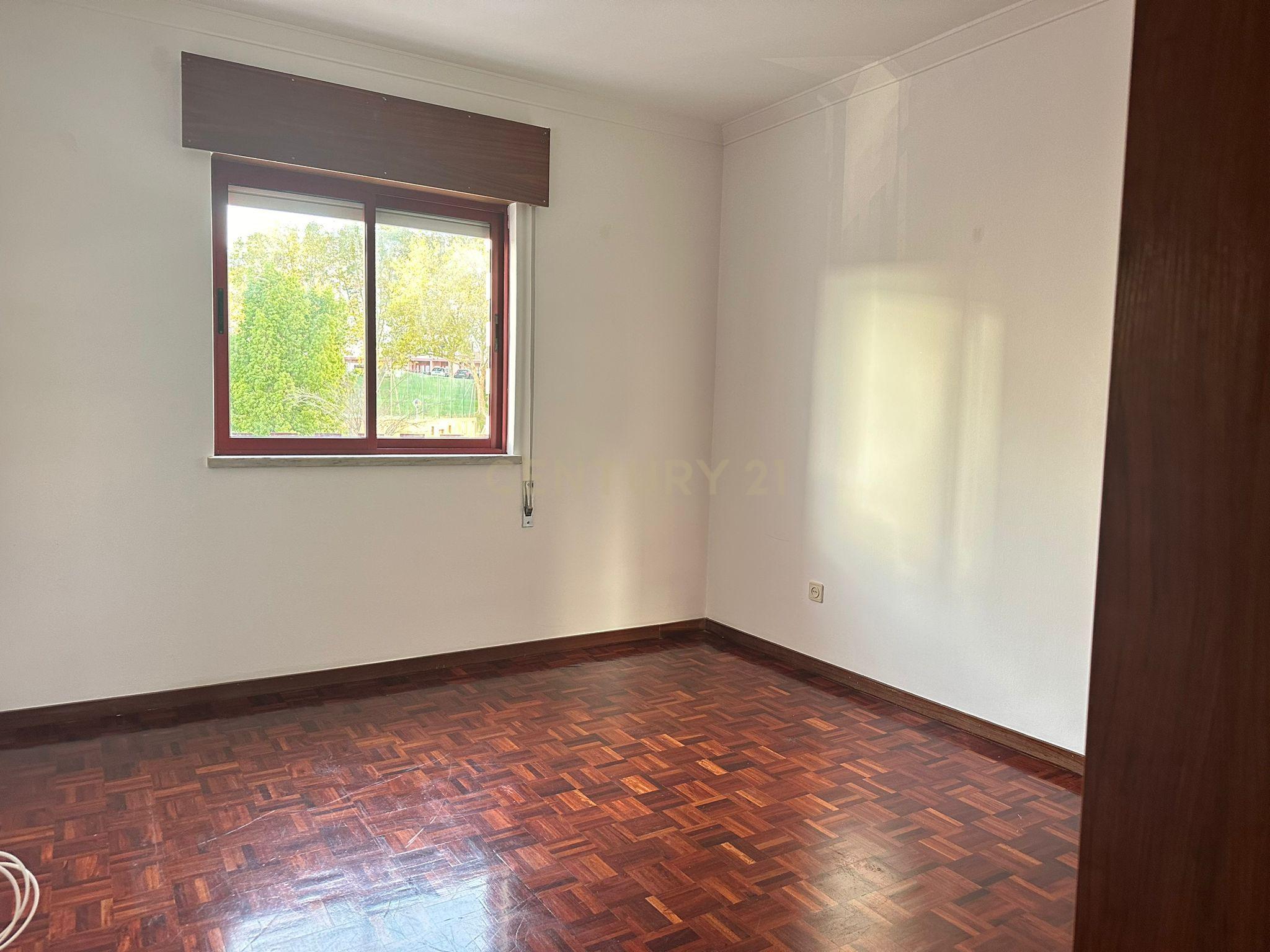 Fotografia 12 de Arrenda-se apartamento T3 amplo e bem localizado em Alverca.