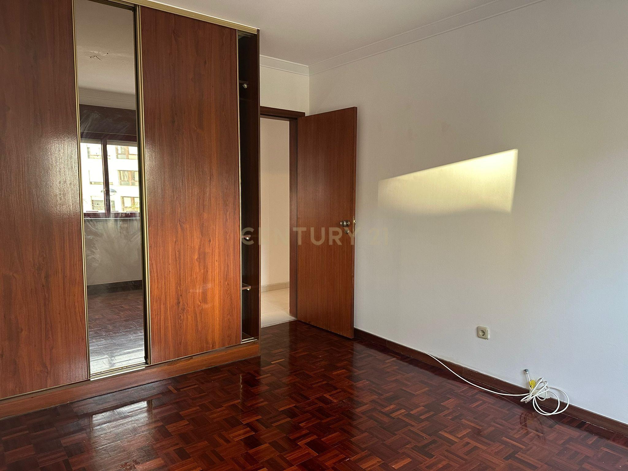 Fotografia 11 de Arrenda-se apartamento T3 amplo e bem localizado em Alverca.