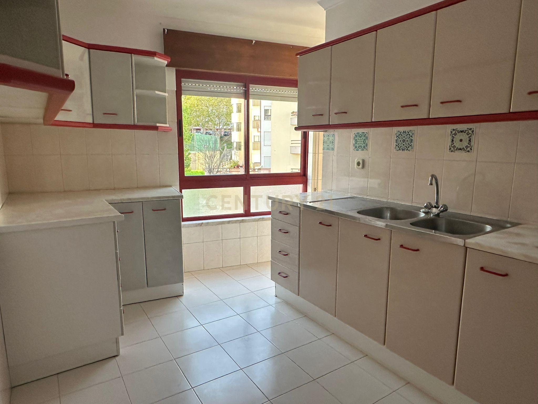 Fotografia 9 de Arrenda-se apartamento T3 amplo e bem localizado em Alverca.