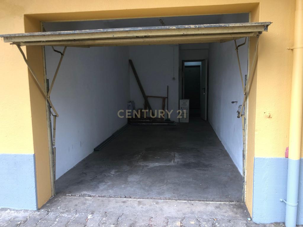 Garagem para venda em Monte Abraão - Image 1