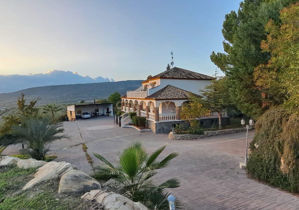 ✨ Moradia Exclusiva em Arriate – Piscina, Vistas e Alta Rentabilidade Turística 📍Ariate, Serrania de Ronda | 📐 Terreno de 5.600 m² - Image 3