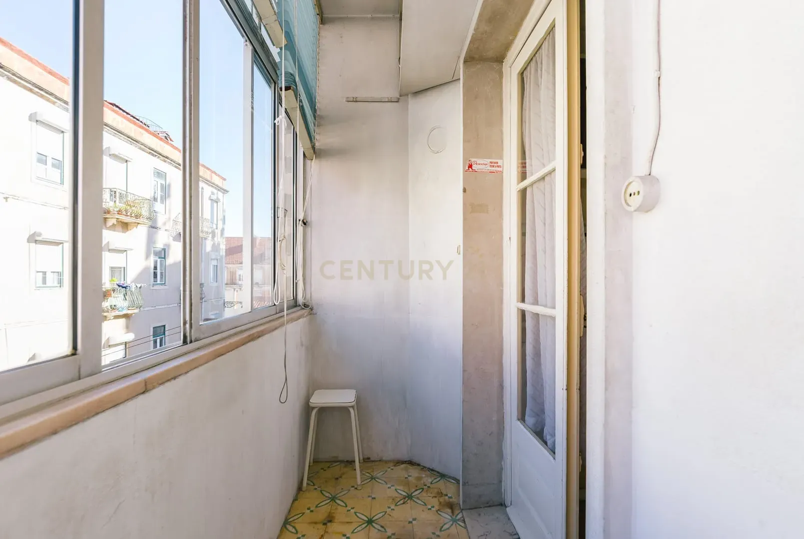 Apartamento T1 no Centro da Graça - Oportunidade de Renovação e Valorização - Image 20