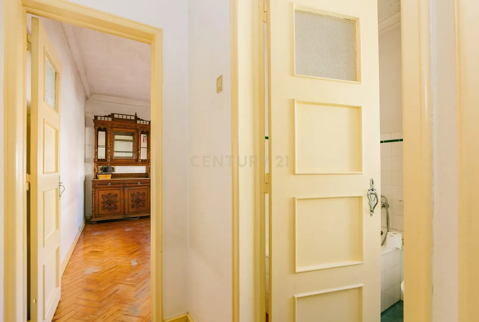 Apartamento T1 no Centro da Graça - Oportunidade de Renovação e Valorização - Image 23