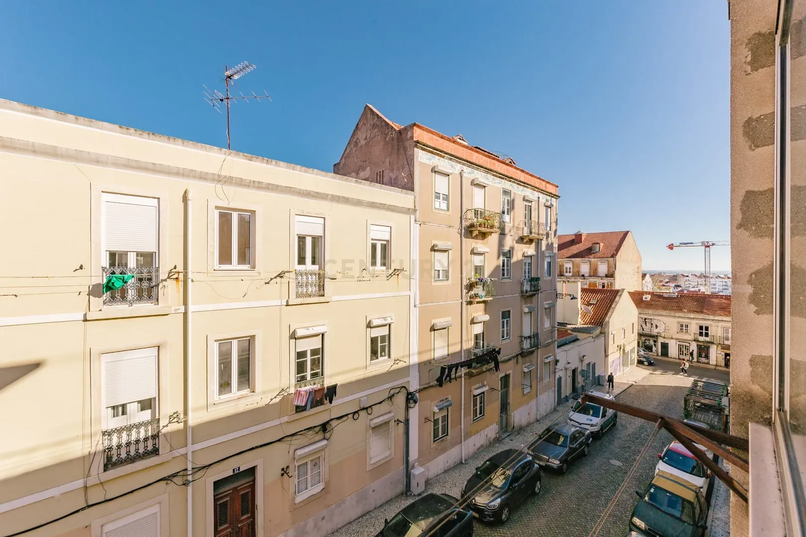 Apartamento T1 no Centro da Graça - Oportunidade de Renovação e Valorização - Image 51