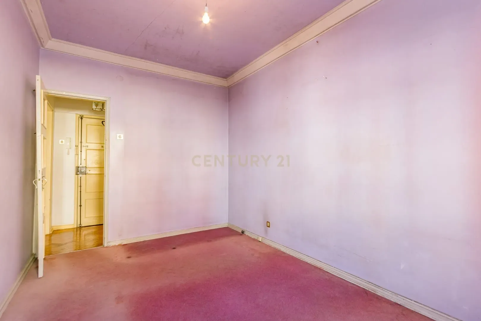 Apartamento T1 no Centro da Graça - Oportunidade de Renovação e Valorização - Image 35