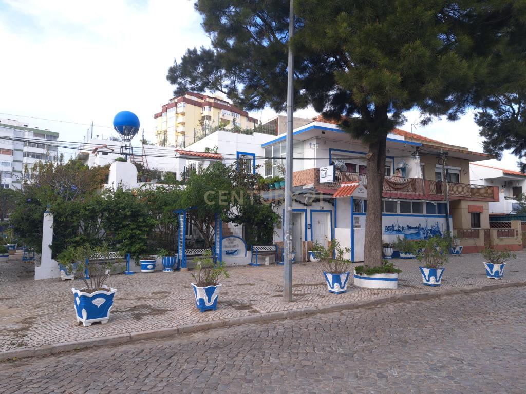 17 Quartos - 9 WC - Edificio a Funcionar como Lar - Potencial para Hostel ou Alojamento Local - Image 8