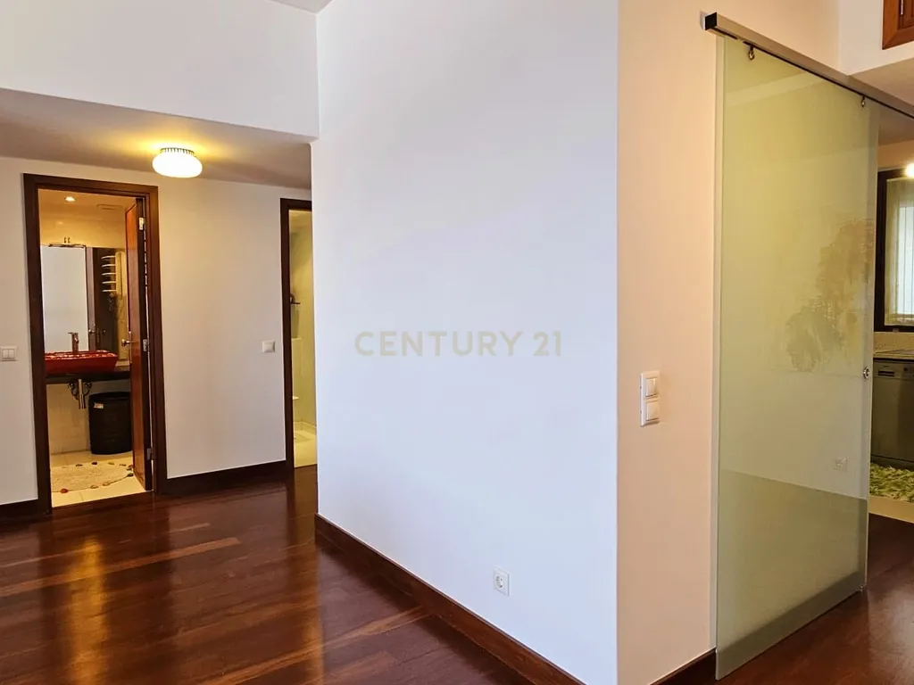 Apartamento com três quartos em Primeira Linha de Mar - Image 6