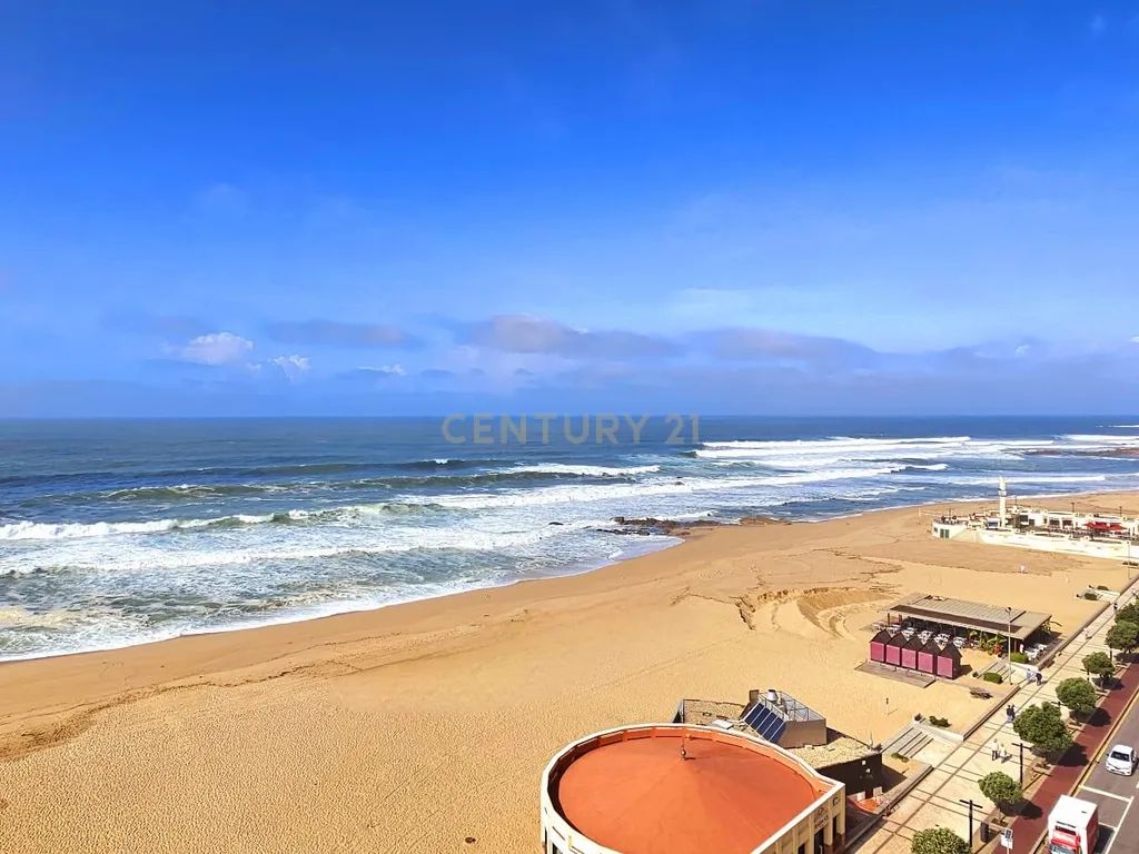 Apartamento com três quartos em Primeira Linha de Mar - Image 21