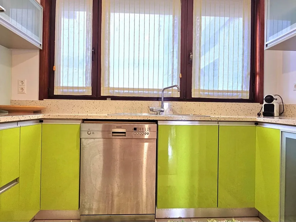Apartamento com três quartos em Primeira Linha de Mar - Image 7