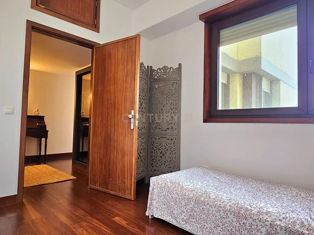 Apartamento com três quartos em Primeira Linha de Mar - Image 17