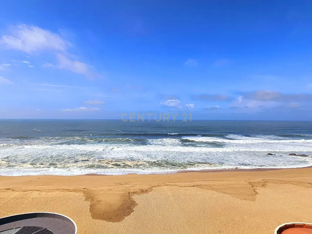 Apartamento com três quartos em Primeira Linha de Mar - Image 19