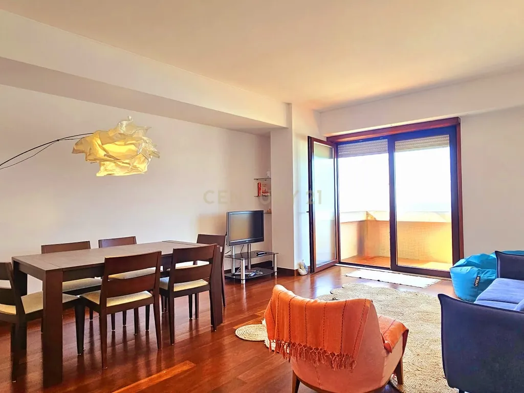 Apartamento com três quartos em Primeira Linha de Mar - Image 2