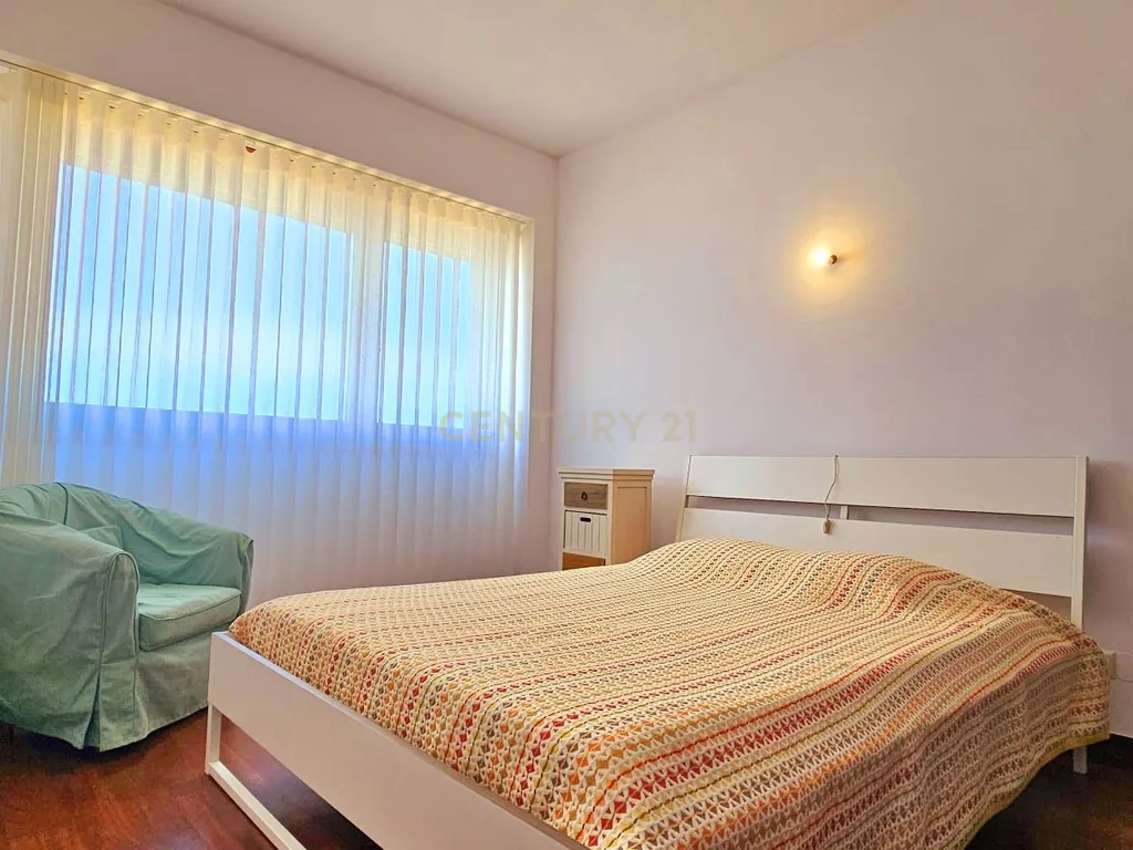 Apartamento com três quartos em Primeira Linha de Mar - Image 11