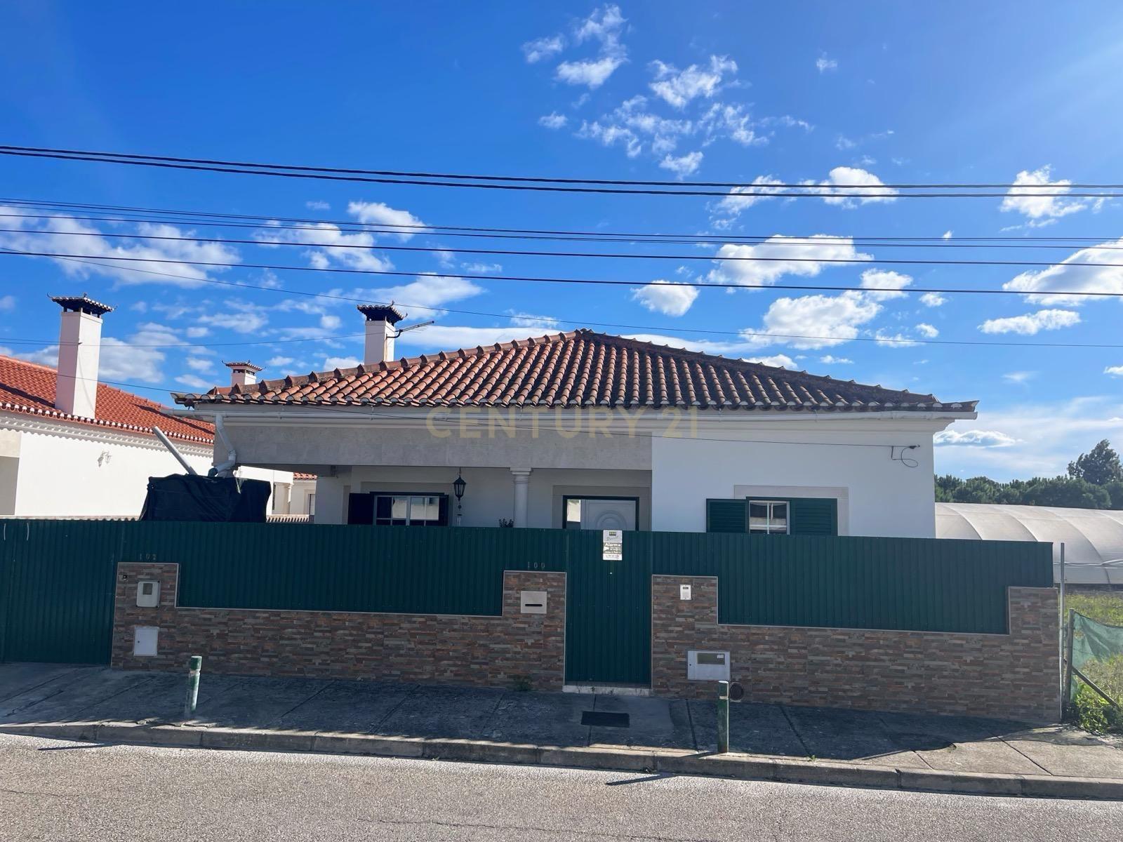 Moradia T3 no centro das Fazendas de Almeirim - Image 1